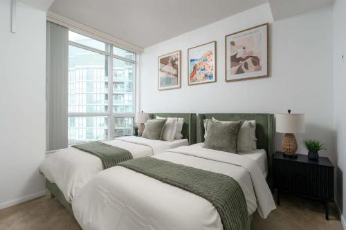 Stunning 1BD Lakeview Condo near BMO Free Parking