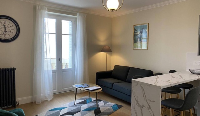 Stunning 1BR Apt in Vichy Centre, UNESCO Site, All-Inclusive, Near Thermal Quarter & Free Parking