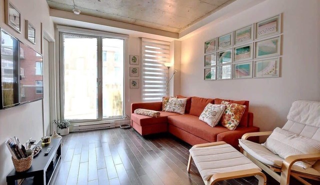 Stunning 1BR Condo with Balcony in Heart of MTL