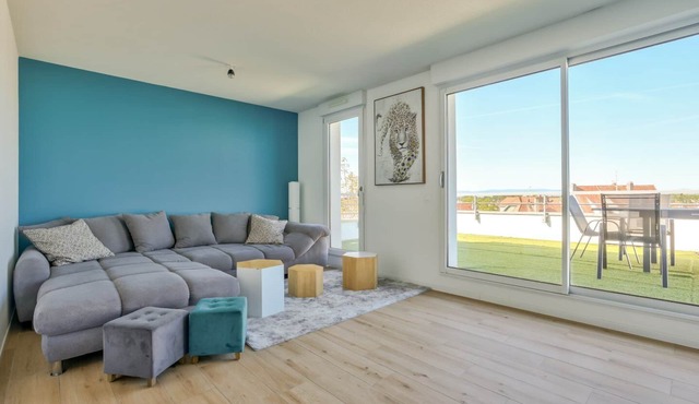 Stunning 1BR Flat with Terrace and private parking