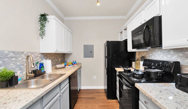 Stunning 1BR1.5BA located near IAH airport