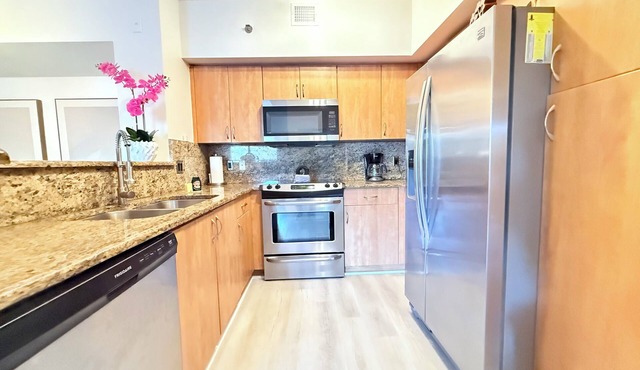 Stunning 2/2 Apt in Aventura @ Yacht Club