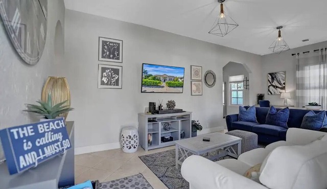Stunning 2/2 dream beach getaway in Surfside