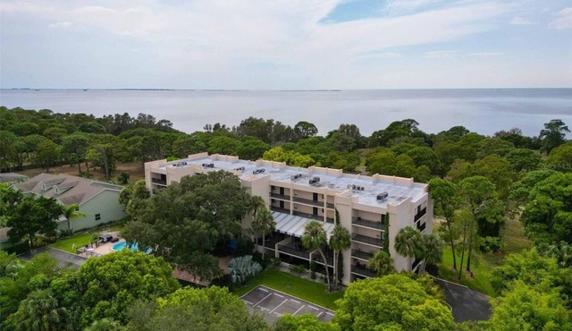 Stunning 2 bed 2 bath condo with access to the Gulf of Mexico! 3 month minimum.