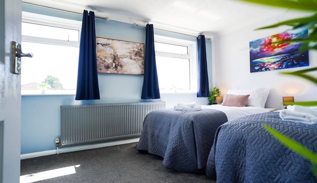 Stunning 2 bed apartment free parking