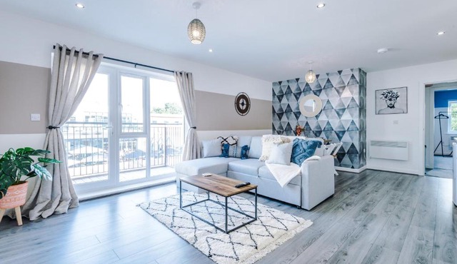 Stunning 2 Bed Apt By Greenstay Serviced Accommodation - Perfect For SHORT & LONG STAYS - Couples, Families, Business Travellers & Contractors All Welcome - 7