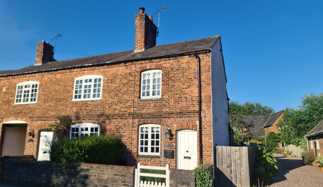 Stunning 2 bed cottage | Garden | Village location