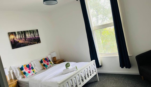 Stunning 2-Bed House in Chatham