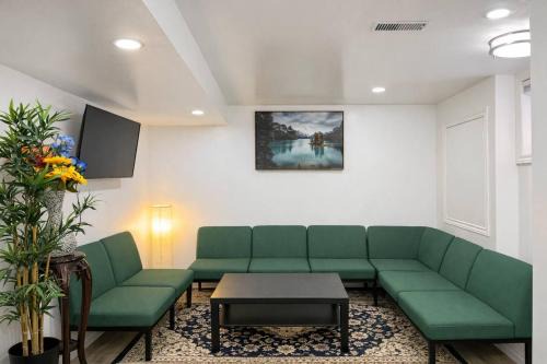 Stunning 2-Bed Room 1 - Bed Room Gem for rent in Scarborough, Near to Downtown Toronto