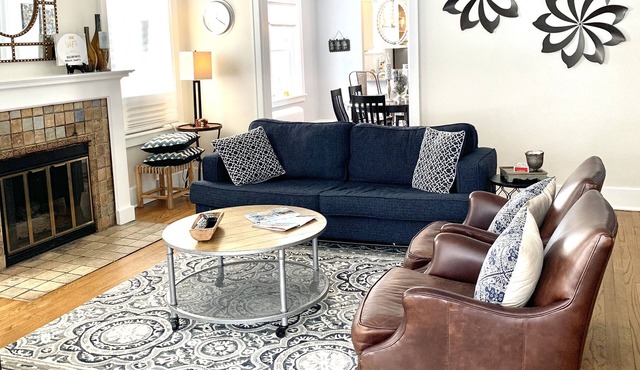 Stunning 2 Bedrm in Country Club North, steps to Cherry Creek close to Downtown