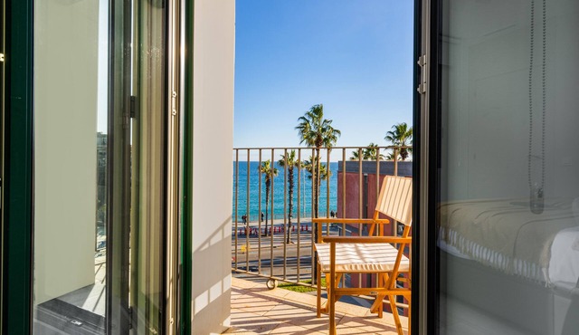 Stunning 2-Bedroom Apartment with Sea View in Barceloneta