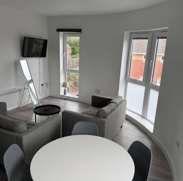 Stunning 2 bedroom apartment in a fairly new flat at the heart of Southampton central