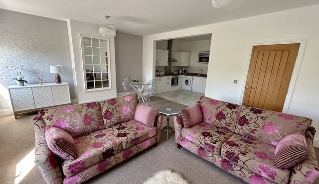 Stunning 2 bedroom apartment in central LYTHAM