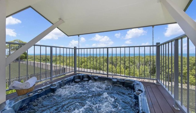 Stunning 2 bedroom apartment with ocean views