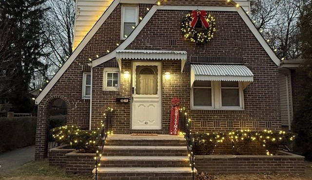 Stunning 2-bedroom entire home in delightful Clifton, 3 m from MetLife stadium.