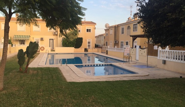 Stunning 2 Bedroom Apartment Backing Onto Pool With Great Outside Space
