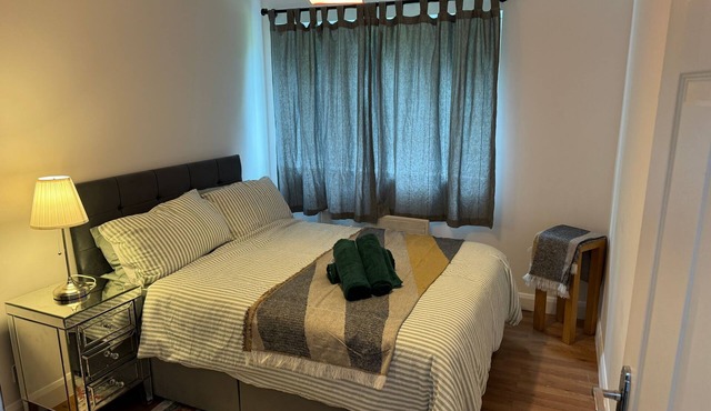 Stunning 2 bedroom ground floor flat near Wimbledon and Southfields