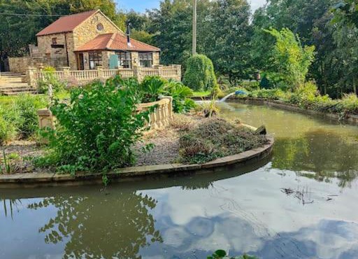 Stunning 2 Bedroom Guest House with Hot Tub