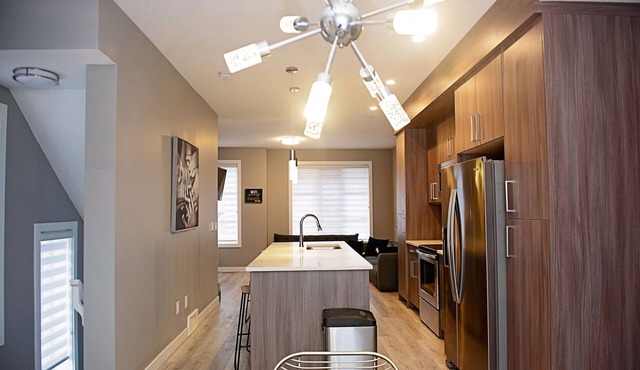 Stunning 2 Bedroom Home- 3 mins to downtown