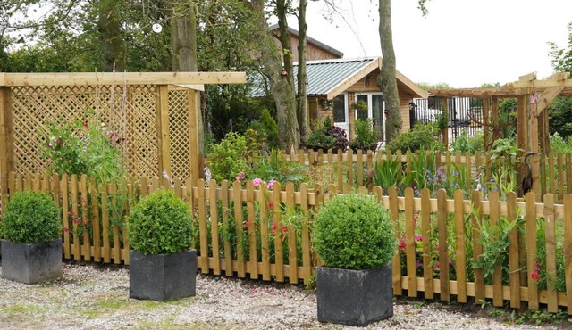 Stunning 2-bedroom Log Cabin
