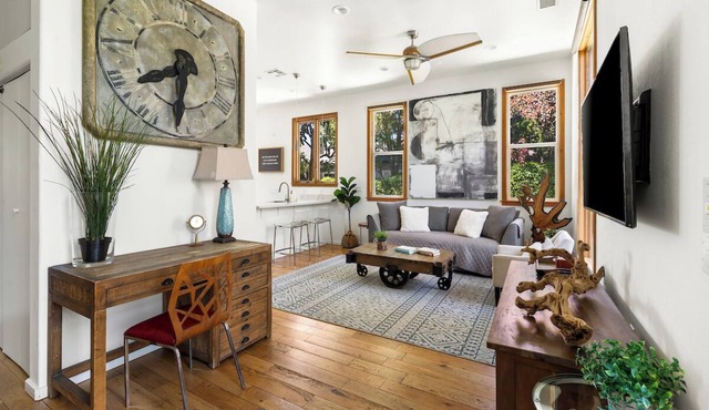 Stunning 2-Bedroom Home near Downtown Culver