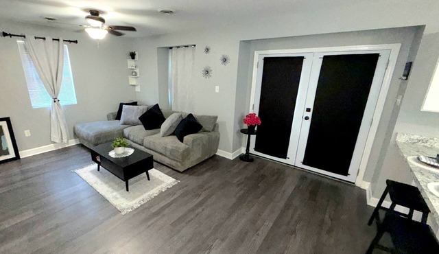 Stunning 2-Bedroom loft apartment in waterfront community near BWI