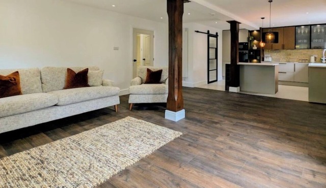 Stunning 2-bedroom waterside apartment on the edge of the New Forest