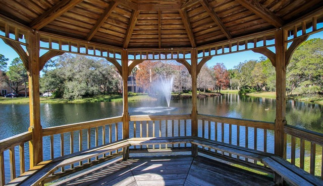 Stunning 2 BR Condo in Palmer Ranch - Close To Sarasota Attractions