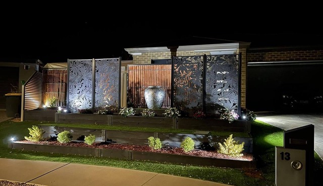 Stunning 2 BR with Spa, landscaped garden