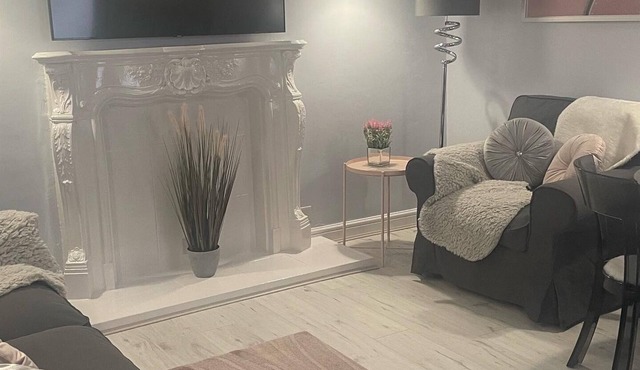 Stunning 2 Double Bedroom Spacious Apartment in a Beautiful Courtyard