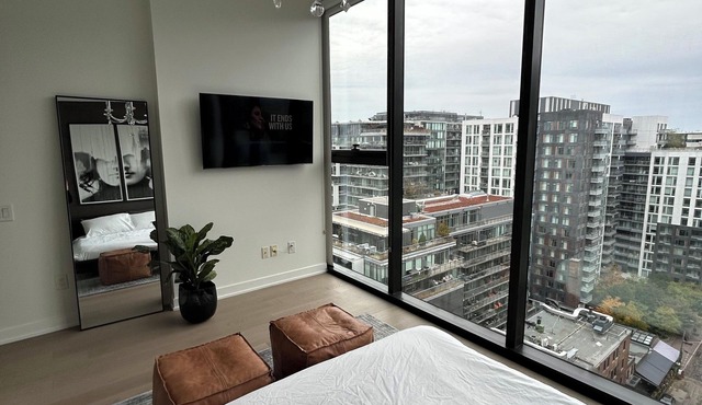 Stunning 2 storey large 1 bedroom loft in King Street West community on PH Level