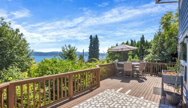 Stunning 2 Story Home with Lake Washington View