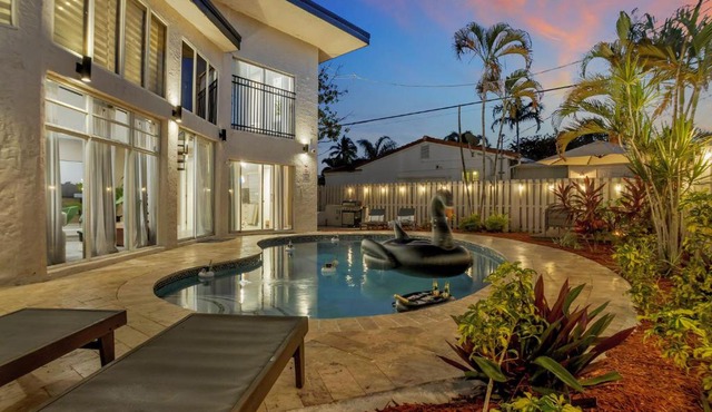 Stunning 2 Story Villa with Pool