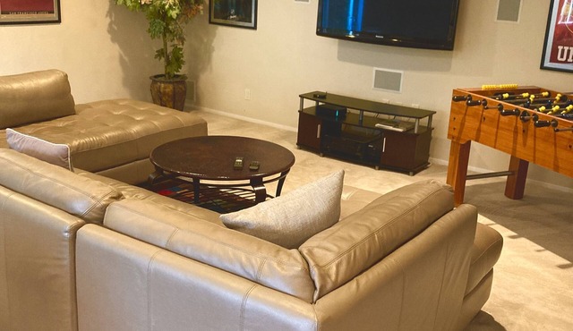 Stunning 2bedr with patio,parking, garden in exclusive neighborhood.Premier Host