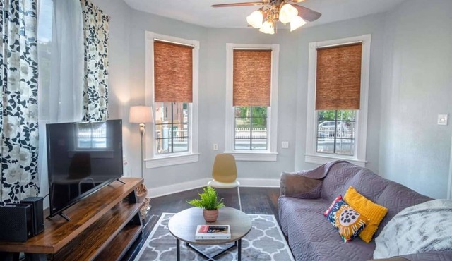 Stunning 2BR/1BA Historic Pad Few Steps Downtown