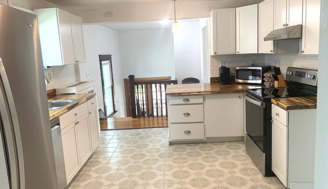 Stunning 2BR Apartment in the Heart of a Lively Art Scene