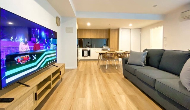 Stunning 2BR CBD Townhouse with Pool-Gym-BBQ