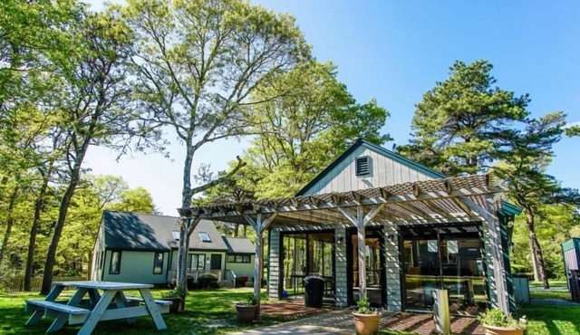 Stunning 2BR Condo Cape Cod with Tennis Court & Games Room