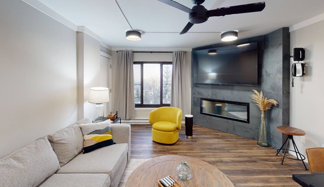 Stunning 2BR Condo in Silvercreek by RedAwning