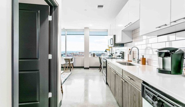 Stunning 2BR Downtown Walk to River Market+P&L