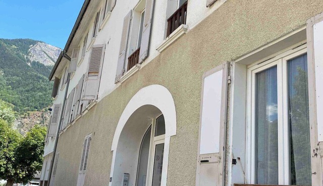 STUNNING 3 BED CYCLE/SKI APARTMENT - SLEEPS 6