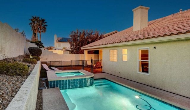 Stunning 3 bdrm King w/Pool 10 min to Red Rock!
