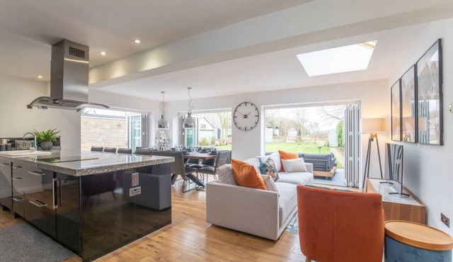 Stunning 3 Bed 2 Bath Detached Village Home