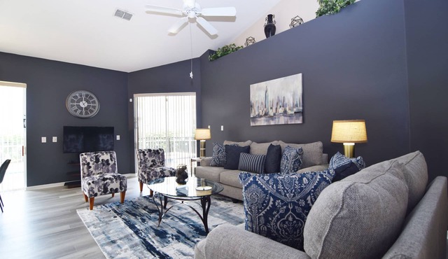 Stunning 3 bed/2 bath home, west-facing private pool, 8 miles to Disney!