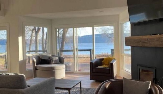 Stunning 3 bed/3bath Renovated Cabin on Lake Pepin