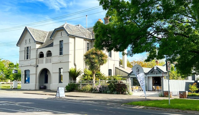 Stunning 3 bedroom apartment in Heritage listed boutique hotel