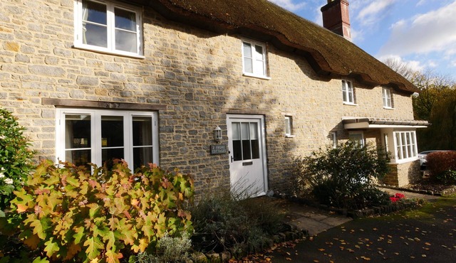 Stunning 3-Bed Cottage in Dorchester