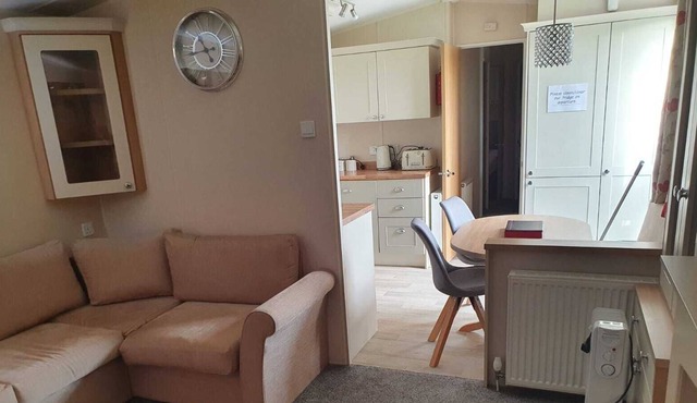Stunning 3-Bed Caravan in Clacton-on-Sea