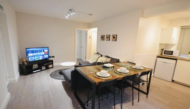 Stunning 3-Bed Ground Floor Apartment in Coventry