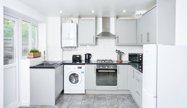 Stunning 3-Bed House in Central Milton Keynes